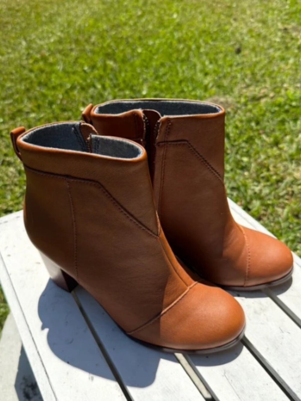 Tom’s boots